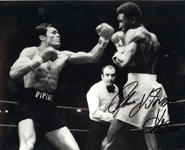 HEARNS, TOMMY SIGNED PHOTO (CUEVAS FIGHT)