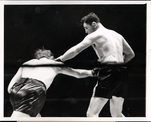 BRADDOCK, JAMES J.-TOMMY FARR WIRE PHOTO (1938-BRADDOCK LANDING A LEFT)