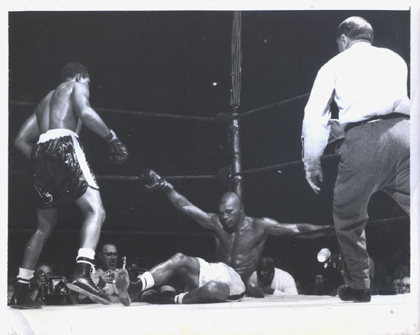 MOORE, ARCHIE-HAROLD JOHNSON WIRE PHOTO (14TH ROUND-1954)