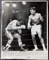 ALI, MUHAMMAD-SONNY LISTON II LARGE FORMAT WIRE PHOTO (1965-1ST ROUND)