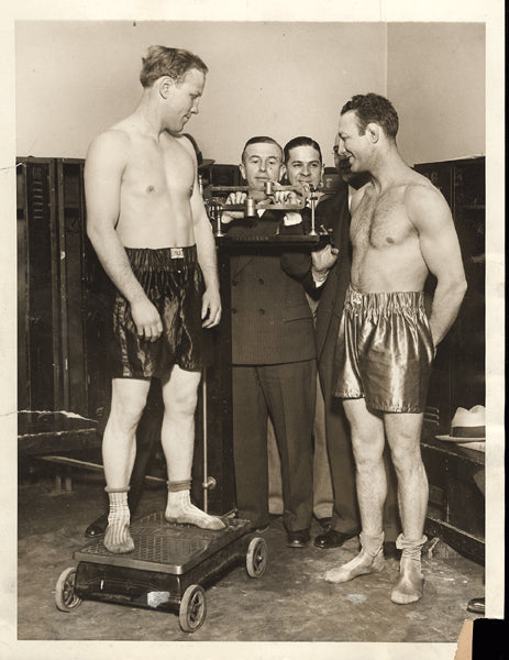 ROSENBLOOM, MAXIE-ACE HUDKINS WIRE PHOTO (WEIGHING IN-1930)