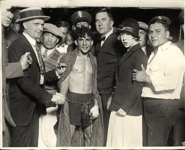 LA BARBA, FIDEL-FRANKIE GENARO WIRE PHOTO (1925-CELEBRATING AFTER THE WIN)