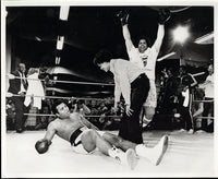 ALI, MUHAMMAD EXHIBITION  WIRE PHOTO (WITH ATLANTA MAYOR MAYNARD JACKSON)