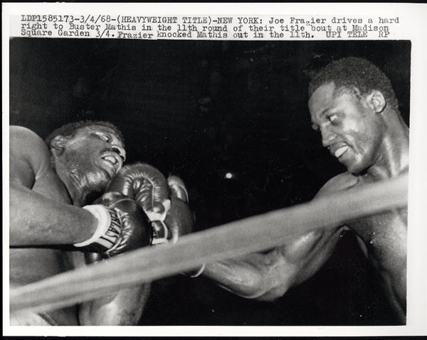 FRAZIER, JOE-BUSTER MATHIS WIRE PHOTO (1968-11TH ROUND)