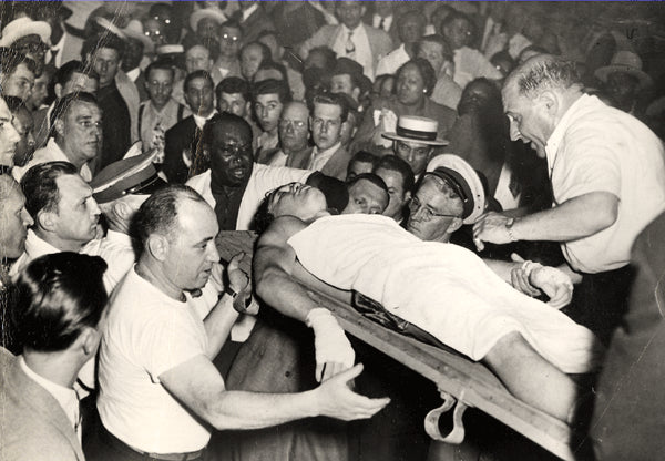 ROBINSON, SUGAR RAY-JIMMY DOYLE WIRE PHOTO (1947-JUST AFTER FIGHT