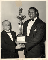 VALDES, NINO & NAT FLEISCHER WIRE PHOTO (1954)