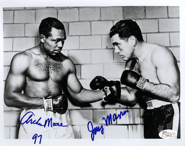 MOORE, ARCHIE-JOEY MAXIM SIGNED PHOTOGRAPH (JSA AUTHENTICATION)