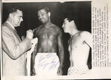 ROBINSON, SUGAR RAY SIGNED PHOTO (PSA/DNA)