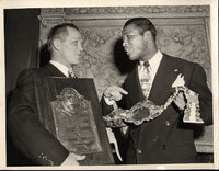 ROBINSON, SUGAR RAY & TONY ZALE WIRE PHOTO (1947)