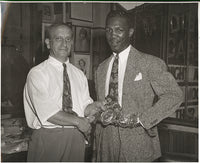 WRIGHT, CHALKY & NAT FLEISCHER WIRE PHOTO (1941-RECEIVING CHAMPIONSHIP BELT)