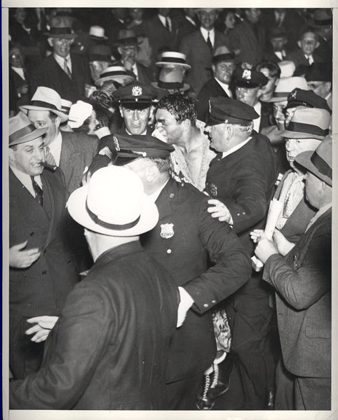 SCHMELING, MAX-HARRY THOMAS WIRE PHOTO (1937-POSTFIGHT)