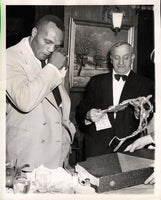 WALCOTT, JERSEY JOE & NAT FLEISCHER WIRE PHOTO (1951-RECEIVING RING BELT)