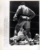 FRAZIER, JOE-MANUEL RAMOS WIRE PHOTO (1968-RAMOS DOWN)