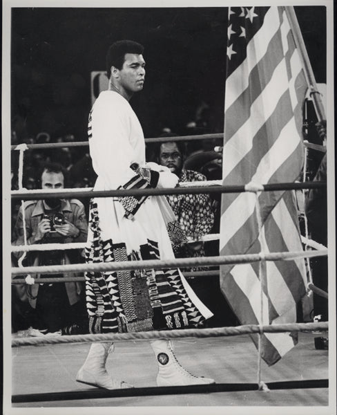 ALI, MUHAMMAD WIRE PHOTO (1974-BEFORE FOREMAN FIGHT)