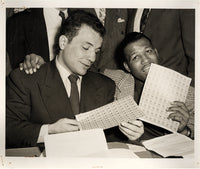 ROBINSON, SUGAR RAY-JAKE LAMOTTAWIRE PHOTO (1951-AT CONTRACT SIGNING)