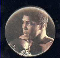 ALI, MUHAMMAD SOUVENIR PIN (1970'S)