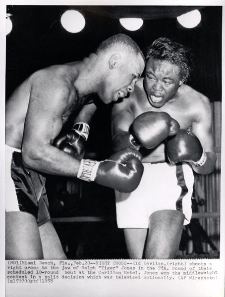 GAVILAN, KID-RALPH "TIGER" JONES WIRE PHOTO (1958-7TH ROUND)