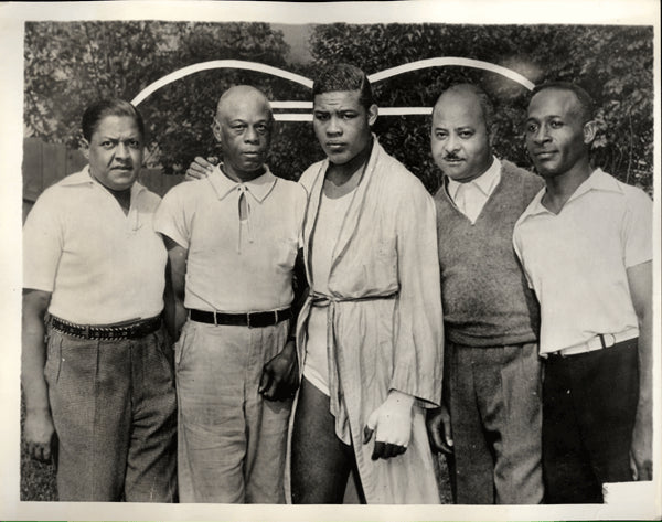 LOUIS, JOE WITH MANAGERS & TRAINERS WIRE PHOTO (1935)