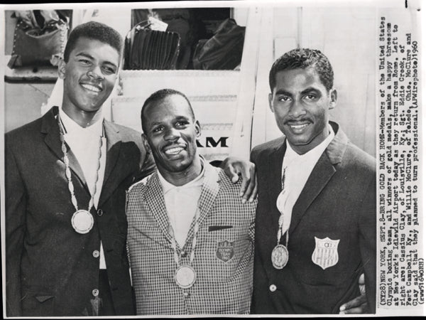 CLAY, CASSIUS ORIGINAL WIRE PHOTO (1960-WEARING GOLD MEDAL)
