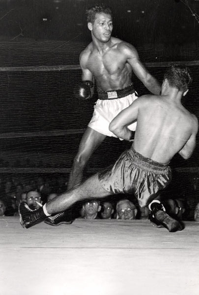 ROBINSON, SUGAR RAY-CHUCK TAYLOR WIRE PHOTO (1947)