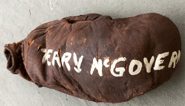 MCGOVERN, TERRY FIGHT WORN GLOVE (RING COLLECTION WITH PHOTO PROOF)