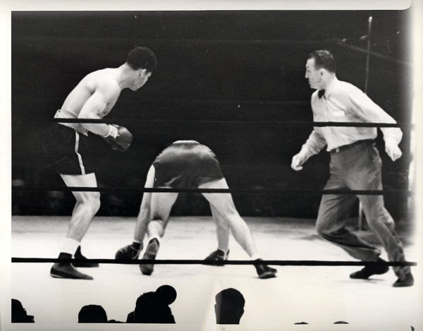 LOUIS, JOE-MAX SCHMELING II WIRE PHOTO (1938-END OF FIGHT)