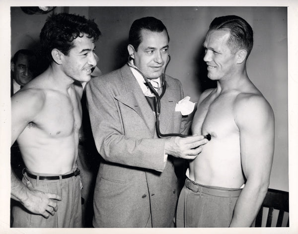 GRAZIANO, ROCKY-TONY ZALE WIRE PHOTO (1947-PRE FIGHT MEDICALS)