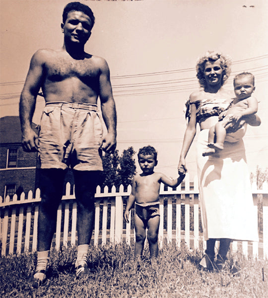 LAMOTTA, JAKE & FAMILY LARGE FORMAT PHOTO (LATE 1940'S)