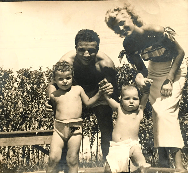 LAMOTTA, JAKE & FAMILY LARGE FORMAT PHOTO (LATE 1940'S)
