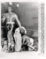 VALDES, NINO-CHARLEY POWELL WIRE PHOTO (1959)