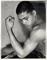 LOUIS, JOE WIRE PHOTO (1935-FLEXING MUSCLE)