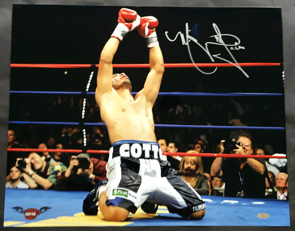 COTTO, MIGUEL SIGNED LARGE FORMAT ACTION PHOTO (STEINER AUTHENTICATION)