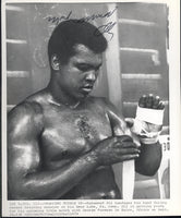 ALI, MUHAMMAD SIGNED WIRE PHOTO (1974-TRAINING FOR FOREMAN-JSA)