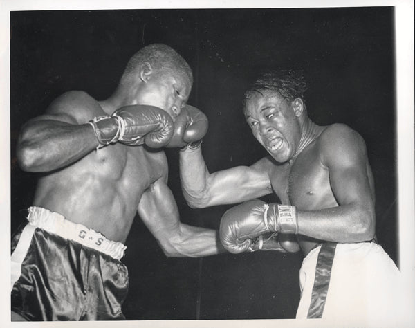 GAVILAN, KID-JOHNNY SAXTON WIRE PHOTO (1954-14TH ROUND)