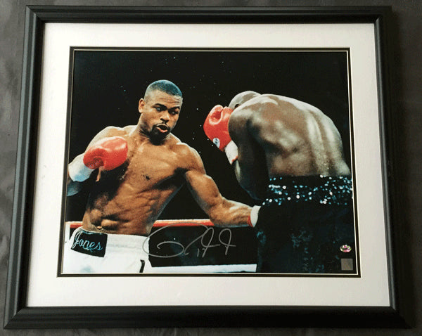 JONES, JR., ROY SIGNED LARGE FORMAT PHOTO (FAMEABILIA LOA)