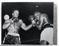 MACHEN, EDDIE-DOUG JONES WIRE PHOTO (1961-2ND ROUND)