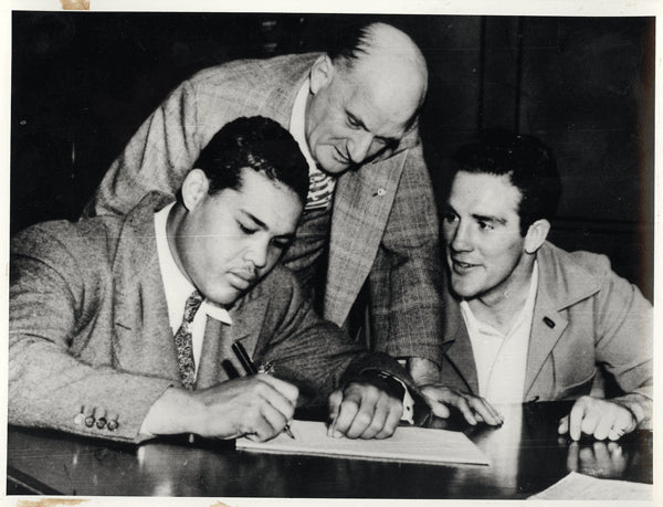 LOUIS, JOE-BILLY CONN I WIRE PHOTO (1941-SIGNING FOR THE FIGHT)