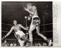 GRIFFITH, EMILE-BENNY "KID" PARET WIRE PHOTO (1961-13TH ROUND)