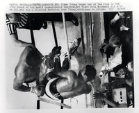 ALI, MUHAMMAD-JIMMY YOUNG WIRE PHOTO (1976-13TH ROUND)