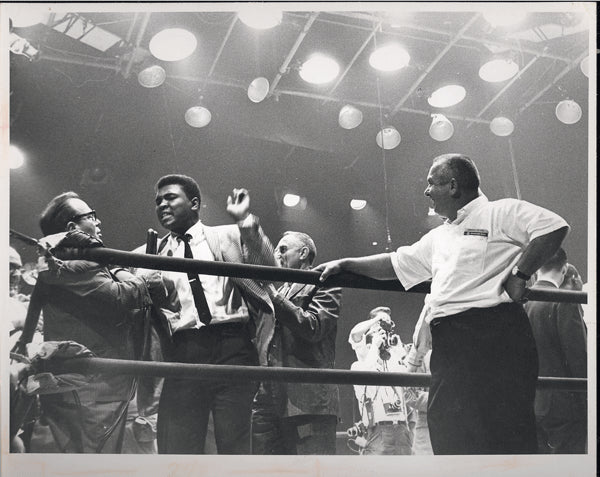 CLAY, CASSIUS ORIGINAL PHOTO (1963-AFTER THE LISTON-PATTERSON 2ND FIGHT)
