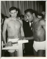 ROBINSON, SUGAR RAY-TERRY DOWNES WIRE PHOTO (1962-WEIGHING IN)