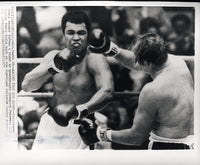 ALI, MUHAMMAD-CHUCK WEPNER WIRE PHOTO (1975)