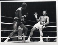 ALI, MUHAMMAD-SPIDER OWENS EXHIBITION MATCH WIRE PHOTO (1972)