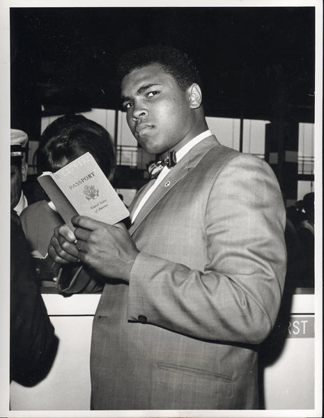 ALI, MUHAMMAD WIRE PHOTO (1964-BEGINNING AFRICAN TOUR)