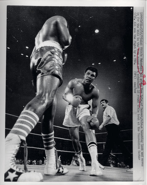 ALI, MUHAMMAD-RON LYLE WIRE PHOTO (1977-11TH ROUND)