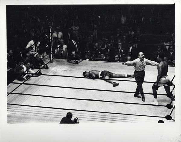 ALI, MUHAMMAD-CLEVELAND WIRE PHOTO (1966-END OF FIGHT)