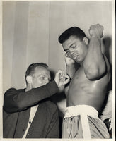 CLAY, CASSIUS-HENRY COOPER I WIRE PHOTO (1963-WEIGH IN)