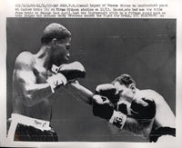 ORTIZ, CARLOS-ISMAEL LAGUNA WIRE PHOTO (1965-ORTIZ WINS TITLE)