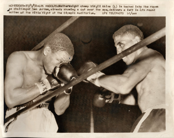 JORDAN, DON-VIRGIL AKINS WIRE PHOTO (1958-4TH ROUND)