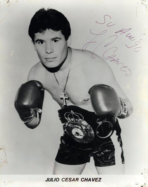 CHAVEZ, JULIO CESAR VINTAGE SIGNED PHOTO